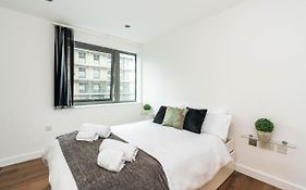 Fast Internet One Bedroom Apartment In Greater London, Id Required