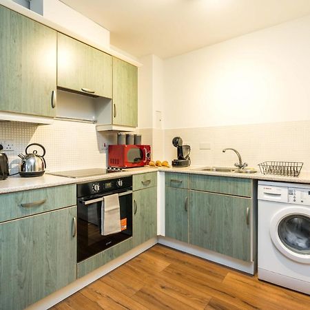 Fast Internet One Bedroom Apartment In Greater London, Id Required Exterior photo