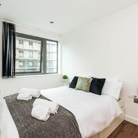 Fast Internet One Bedroom Apartment In Greater London, Id Required Exterior photo