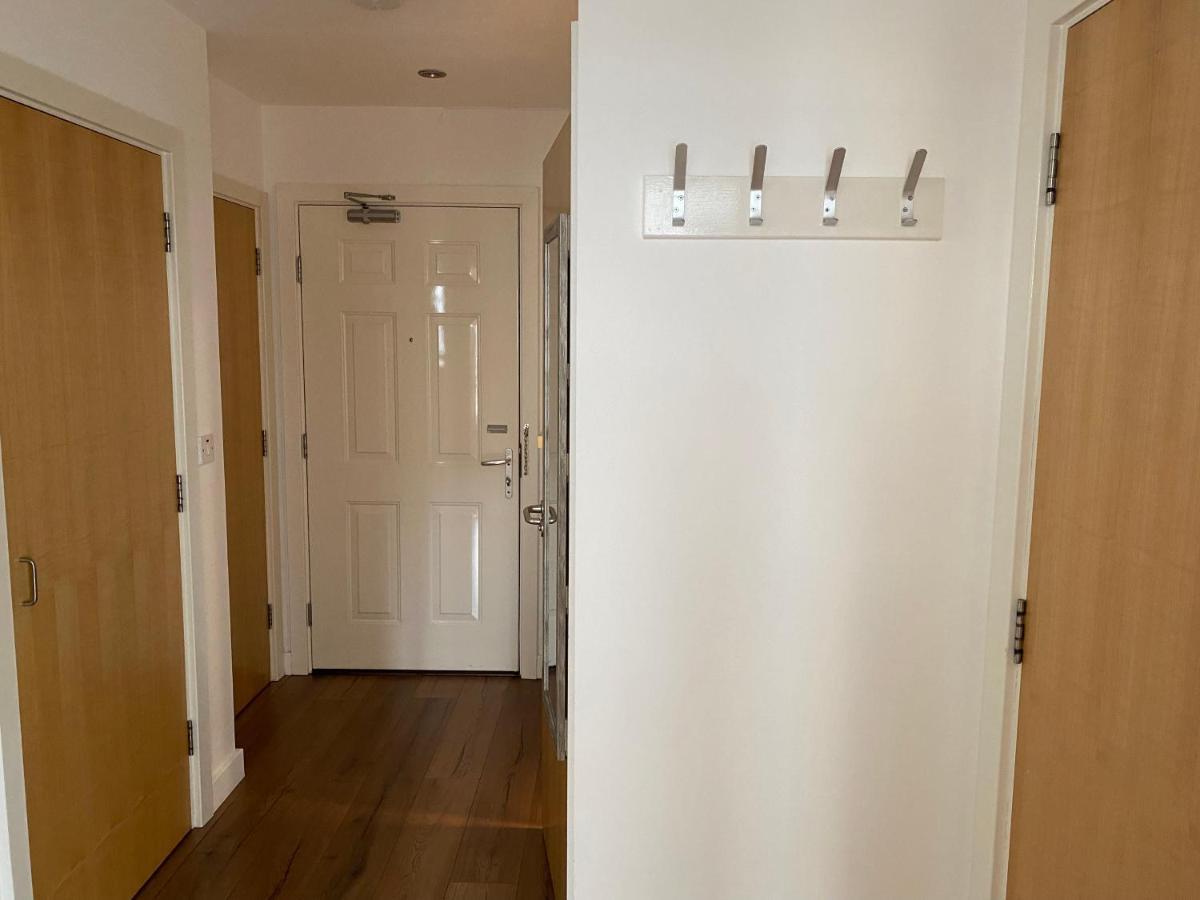 Fast Internet One Bedroom Apartment In Greater London, Id Required Exterior photo