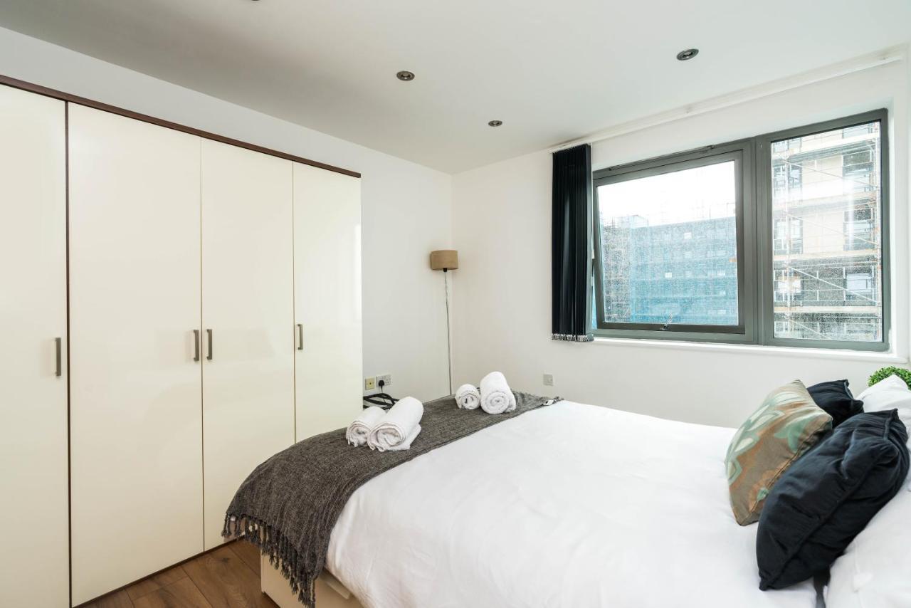 Fast Internet One Bedroom Apartment In Greater London, Id Required Exterior photo