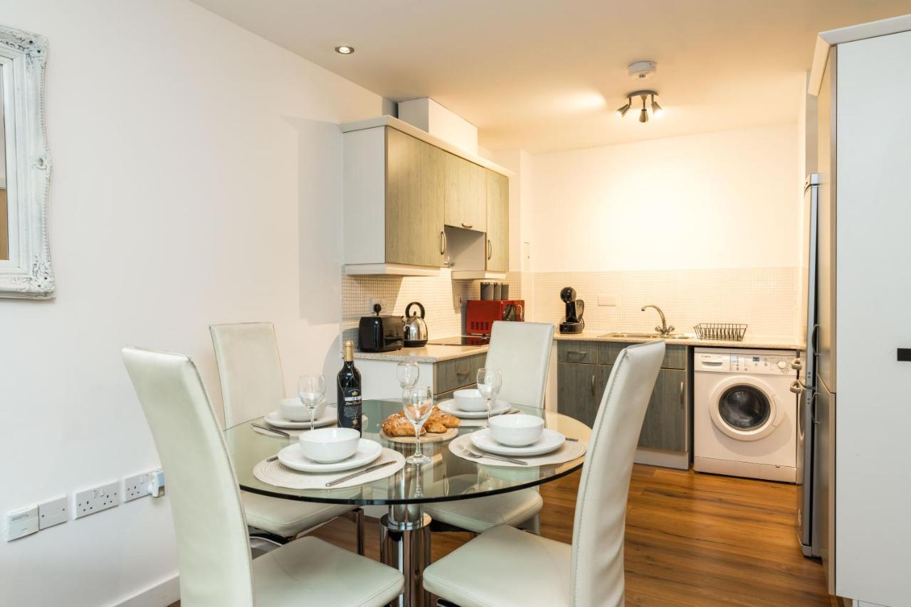 Fast Internet One Bedroom Apartment In Greater London, Id Required Exterior photo
