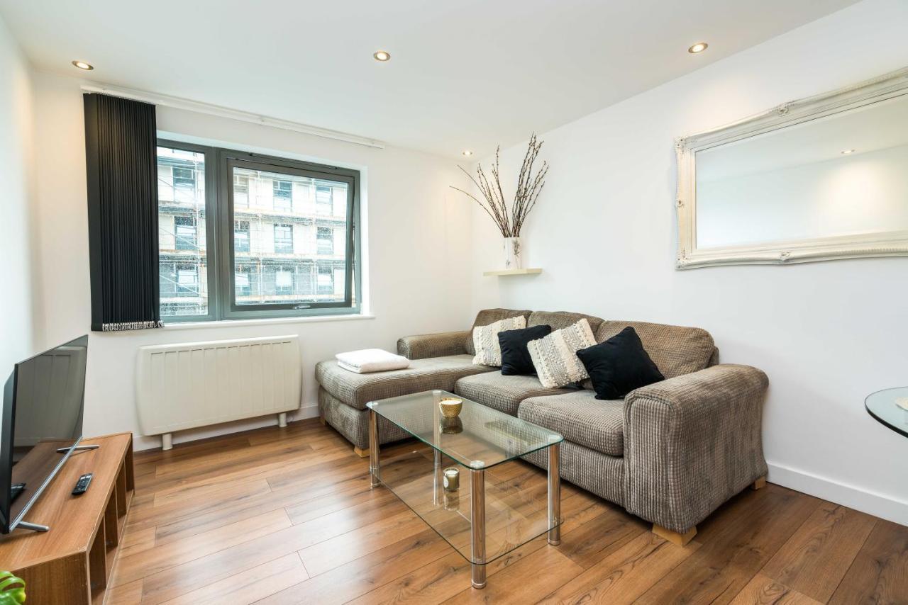 Fast Internet One Bedroom Apartment In Greater London, Id Required Exterior photo